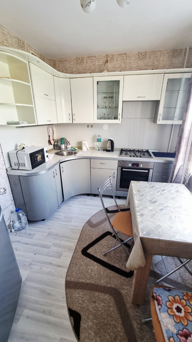 Продаётся уютная 3-комнатная квартира 71,7 м² — заезжай и живи, либо сдавай и получай доход с первого дня!

Если вы искали квартиру в зелёном районе, рядом с прогулочными зонами и скверами — вы её нашли!
⠀
