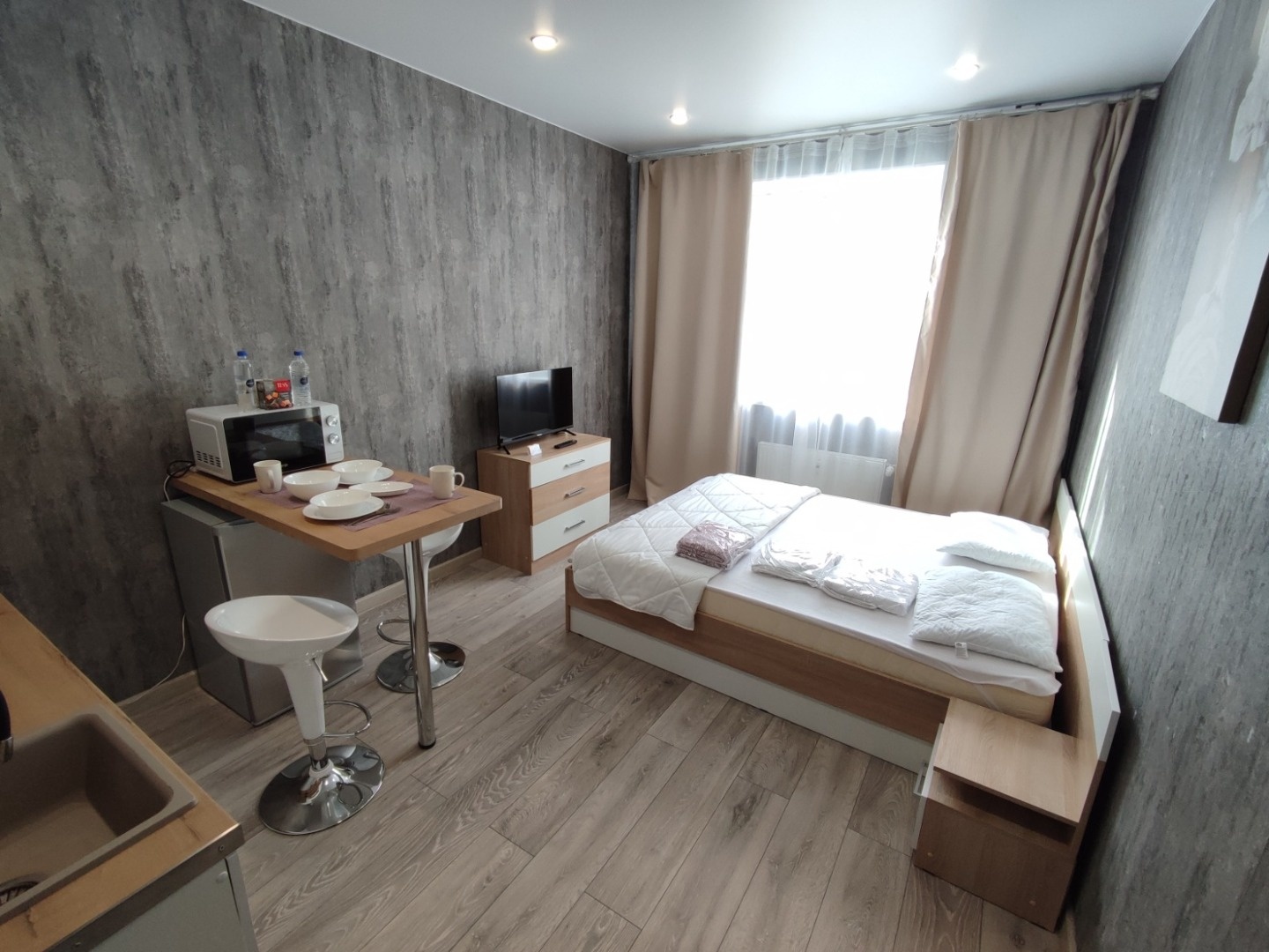 Инвестиция мечты или уютный уголок для себя?

Готовая студия в Кингисеппе ждет вас! 

Представьте: вы покупаете квартиру и сразу же начинаете получать пассивный доход! 

Именно такую уникальную возможность предлагает эта 21-метровая студия в малоэтажном ЖК Солнечная Сторона в Кингисеппе.

Эта квар