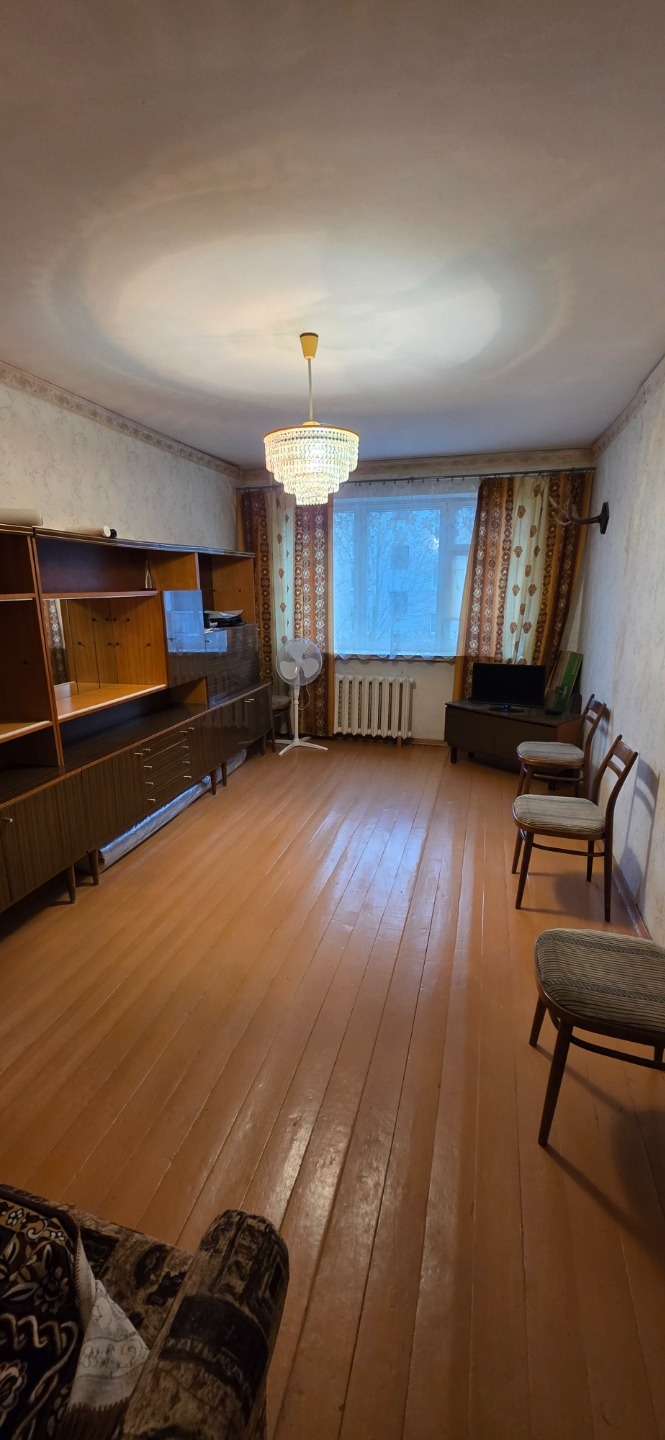 Продаётся уютная 2-комнатная квартира с изолированными комнатами — идеальный вариант для комфортной жизни или аренды!

На продажу предлагаю светлую и тёплую квартиру площадью 46,9 м², расположенную на удобном 3 этаже 5-этажного дома.
Планировка продуманная: обе комнаты изолированы — максимум приватн