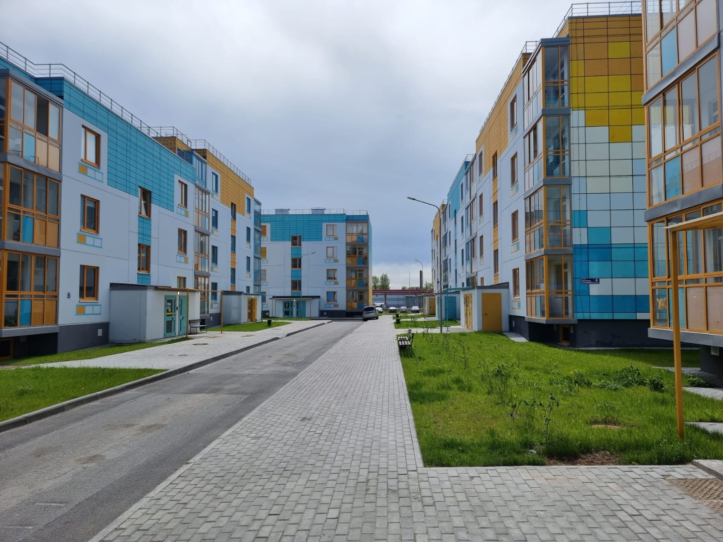 Продаётся светлая и функциональная 3-комнатная квартира в современном жилом комплексе с закрытой территорией.

Квартира расположена на комфортном 2 этаже — оптимальный вариант для жизни. Все комнаты изолированы, что обеспечивает личное пространство для каждого члена семьи.

Общая площадь — 74,1 м²
Ж